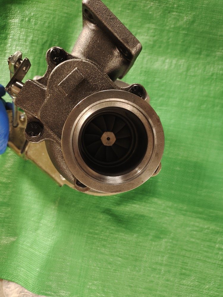 适用于康明斯6bt玉柴4112盖瑞特tb34涡轮增压器原厂增压器
