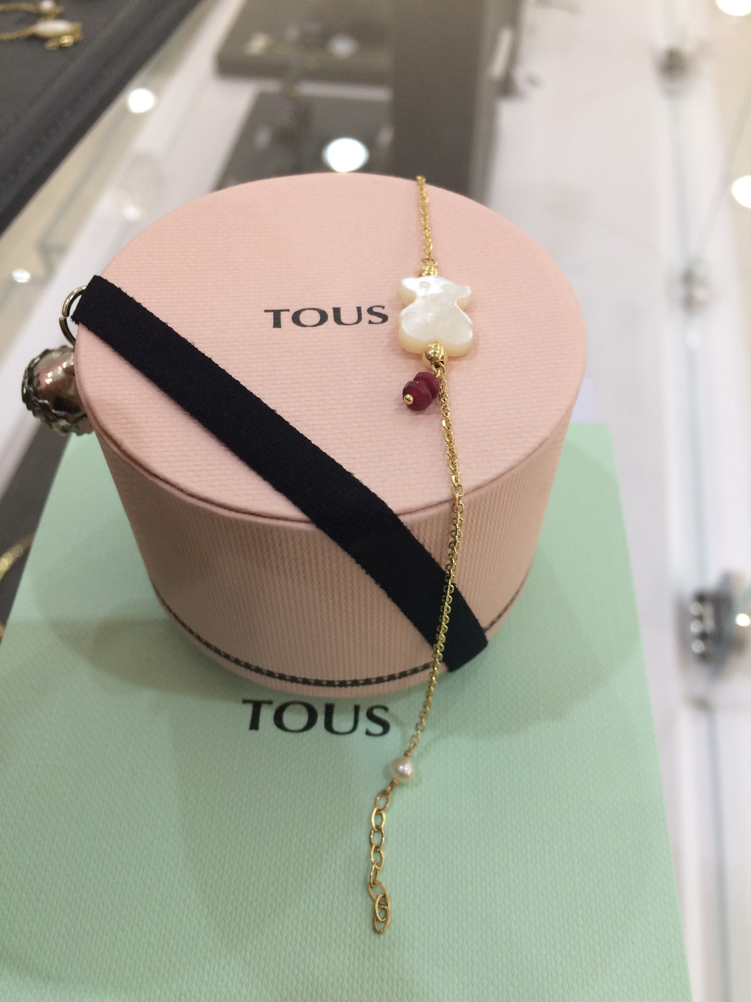 西班牙专柜tous桃丝熊简约红宝石珠贝小熊18k金手链手链