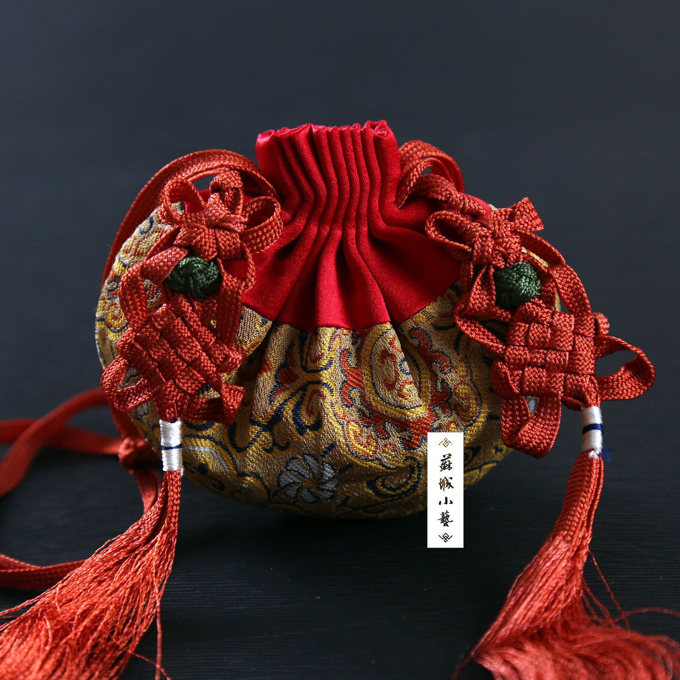 缠枝牡丹古法手工荷包可做香囊苏州特产创意刺绣