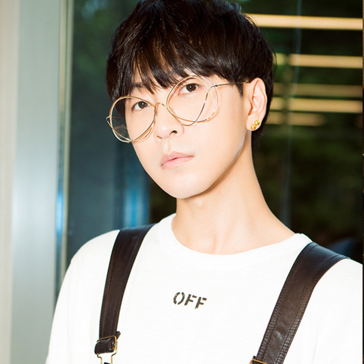 吴亦凡李荣浩郭采洁同款眼镜the owner入戏眼镜框个性线条镂空