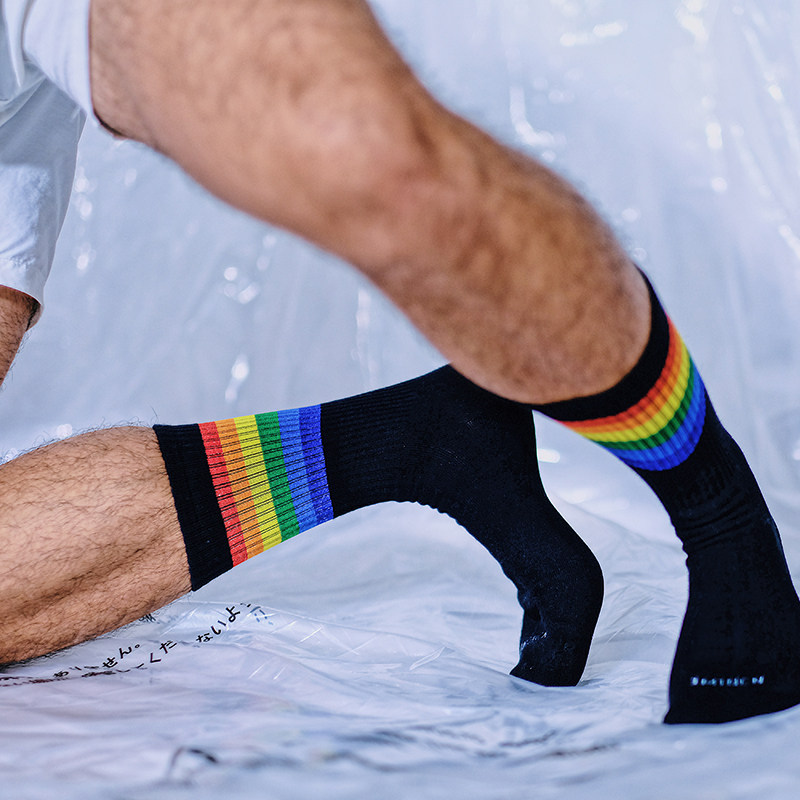 yoyolab彩虹条纹爆款中筒筒袜ins帅哥情侣性感型运动袜