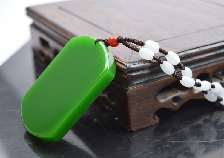 新疆和田玉无事牌天然昆仑山菠菜绿碧玉椭圆平安牌挂件男女款玉佩