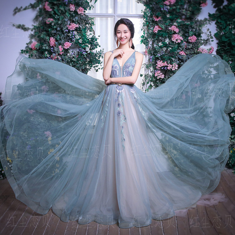 影楼主题服装2019旅拍彩纱情侣拍照礼服摄影婚纱