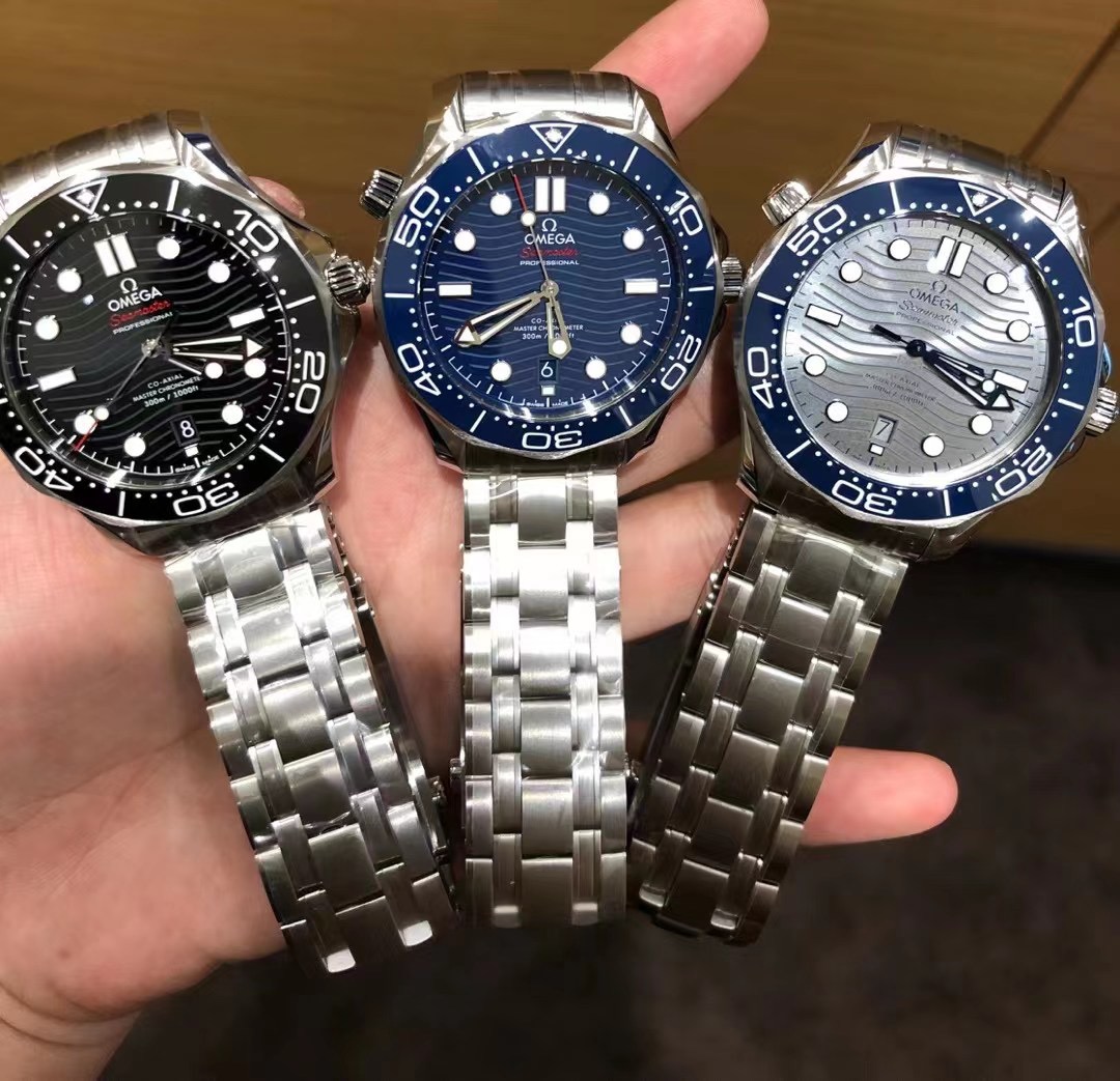 【国内现货】欧米茄新海马300黑钢蓝灰钢潜水男表21030422001001