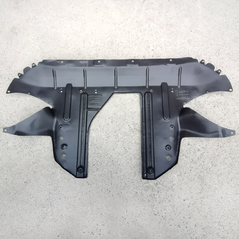 适用比亚迪plus保险杠护板dmi发动发动机机下挡泥板车底防护板