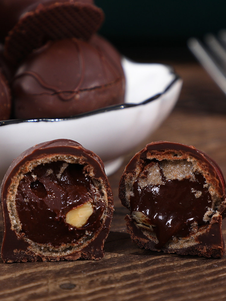 俄罗斯松露巧克力扁桃桃仁夹心杏仁果仁奶油糖果糖果