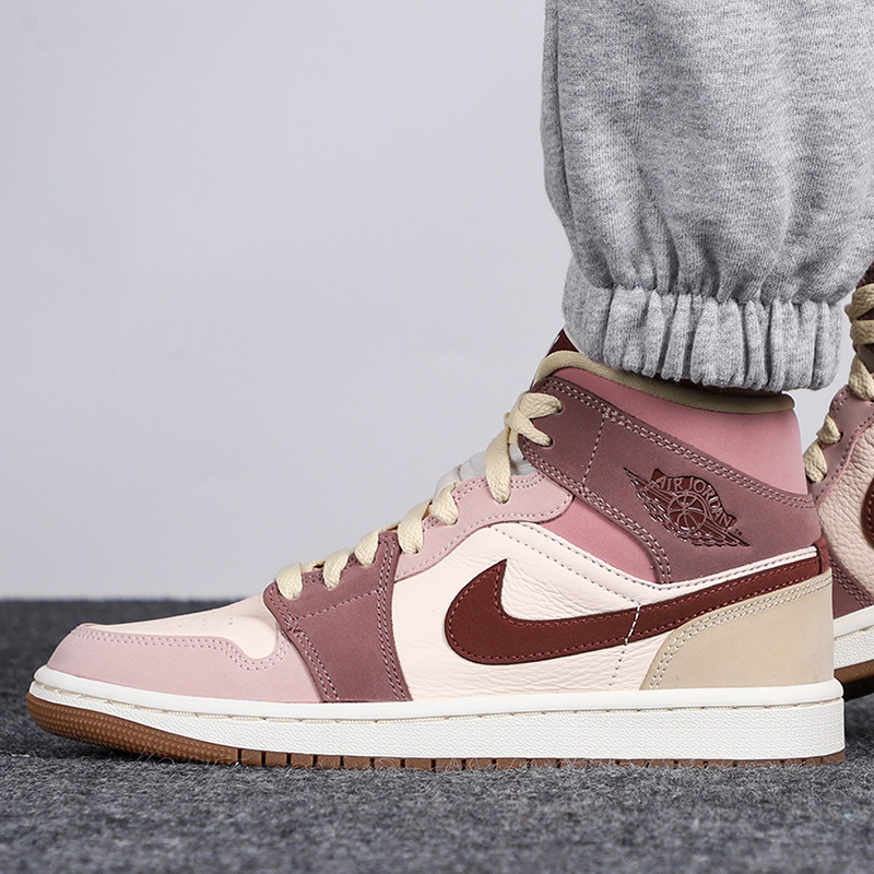 耐克女鞋airjordanmidaj1彩色拼接休闲运动篮球篮球鞋