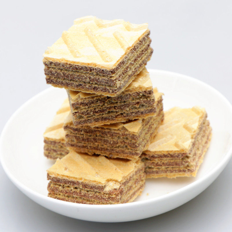 曼士卡威威化饼干小方榛子可可320克盒装巧克力威化饼干