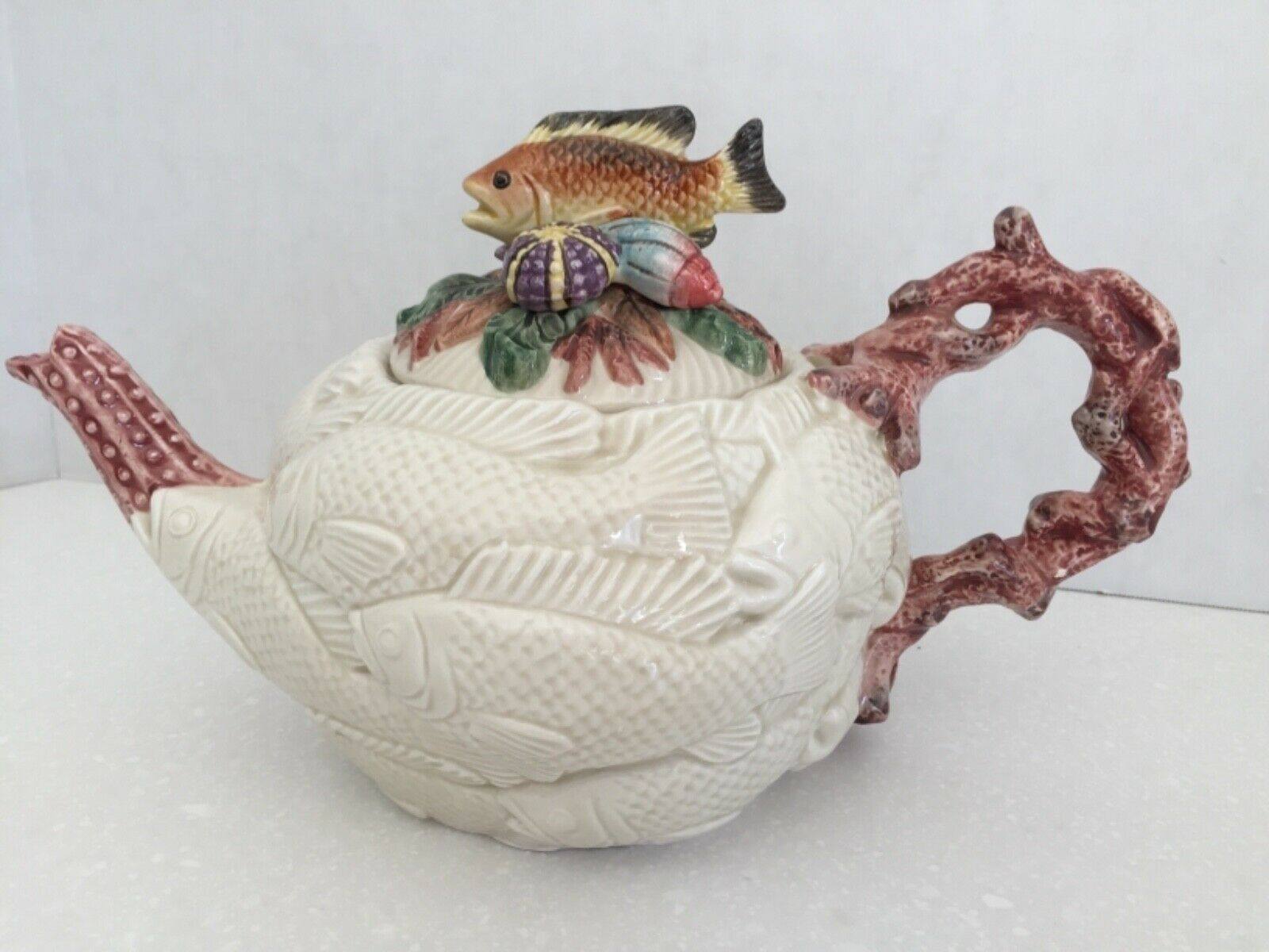 代购菲茨弗洛伊德陶瓷茶壶树枝手柄鱼花花纹白色茶壶