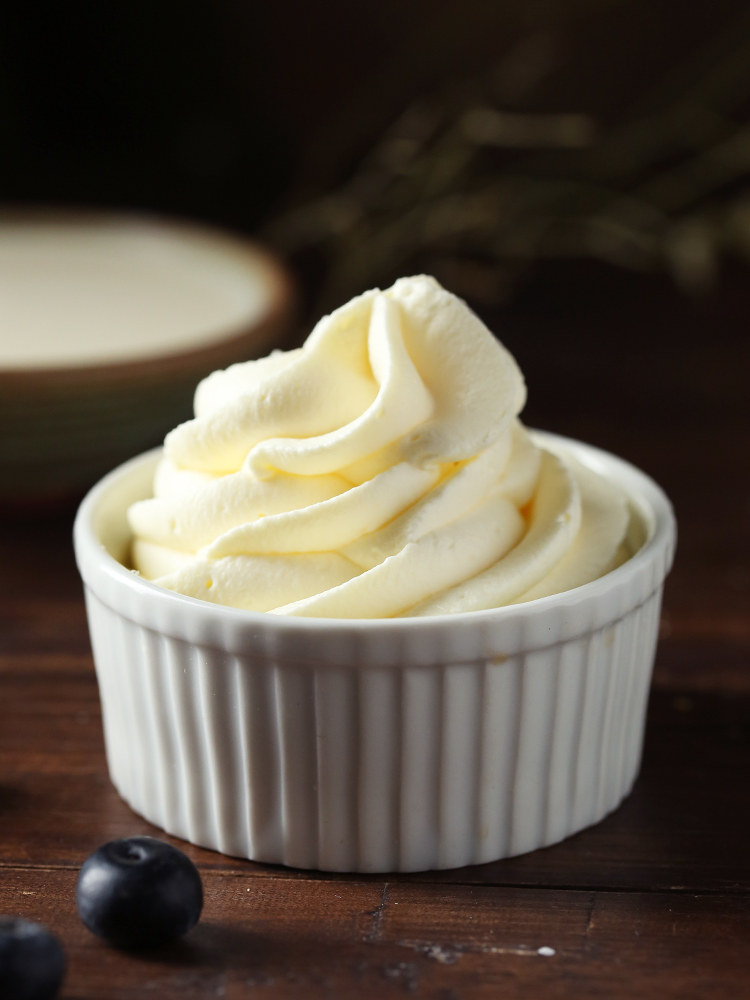 奶油法国爱乐铁塔动物性鲜奶蛋糕裱花1l包邮奶油