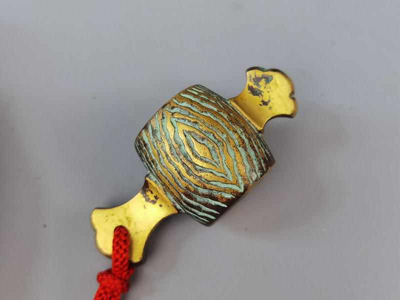 日本金工大师四代秦藏六青铜涂金金福锤文镇文房摆件