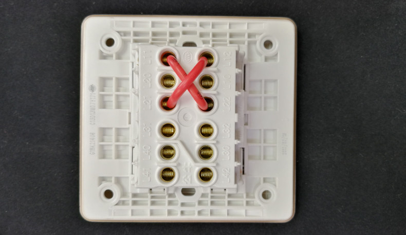 公牛开关插座面板大无边框三开多控三控中途二开双控g28珍珠白