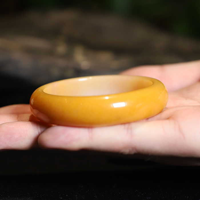 俏色金丝玉手镯精品鸡蛋蛋黄时尚镯子新疆产地其他