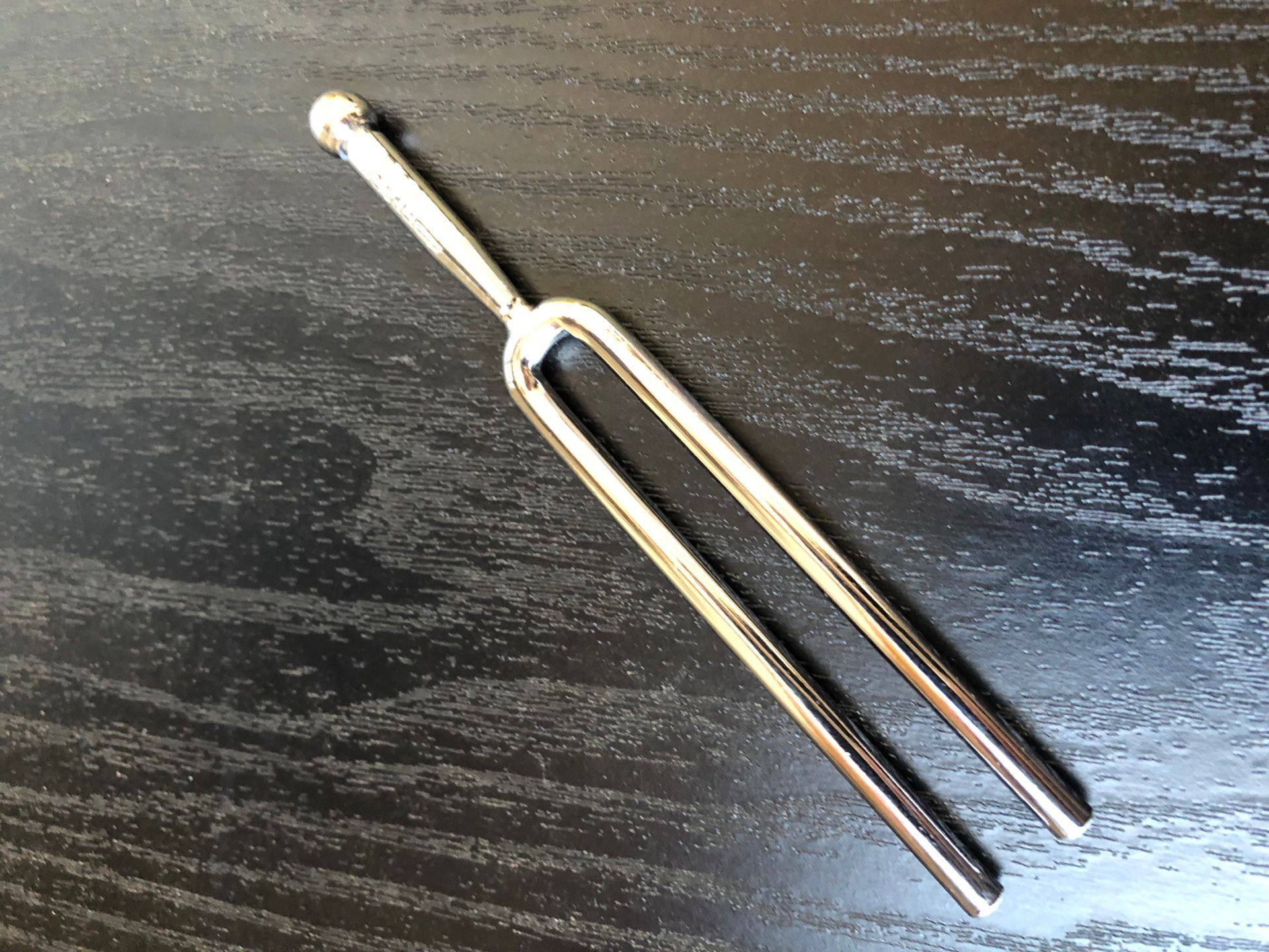 音叉fom国际标准钢叉a440hz测量标准音小提琴弦乐通用音叉