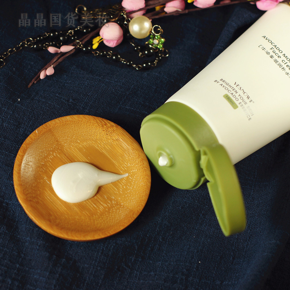 盈雪牛油滋润补水洁面乳180ml清爽滋养肌肤深层洁面