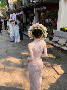 ຊຸດເສື້ອຈີນແບບໃໝ່ cheongsam ສີບົວເຜັດຂອງເຈົ້າໃນລະດູຮ້ອນ 2024 ຊຸດຍາວປະຈຳຊາດໃໝ່