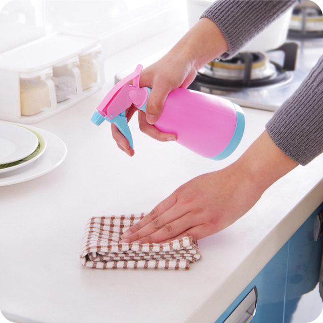 Home gardens pouring small watering can bacon plant floral water spray pot hand pressure adjustable spray plastic sprinkle Home gardens pouring small watering can bacon plant floral water spray pot hand pressure adjustable spray plastic sprinkle