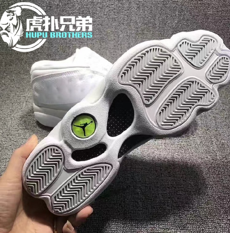 airjordanlowpuremoneyaj13纯白白银白猫低帮篮球鞋