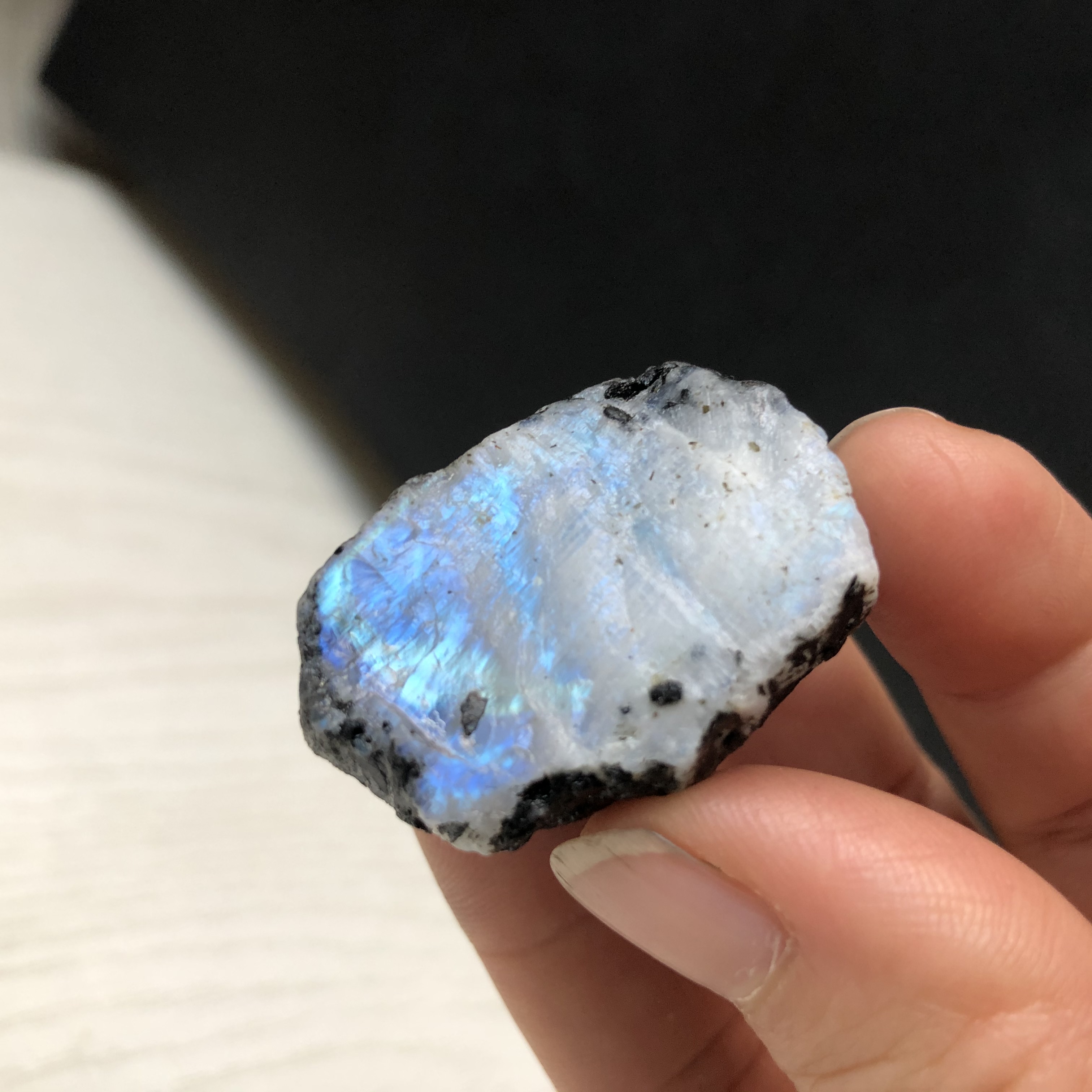 水玉冰魄天然月光石原石毛料斯里兰卡蓝光手把雕刻把玩摆件