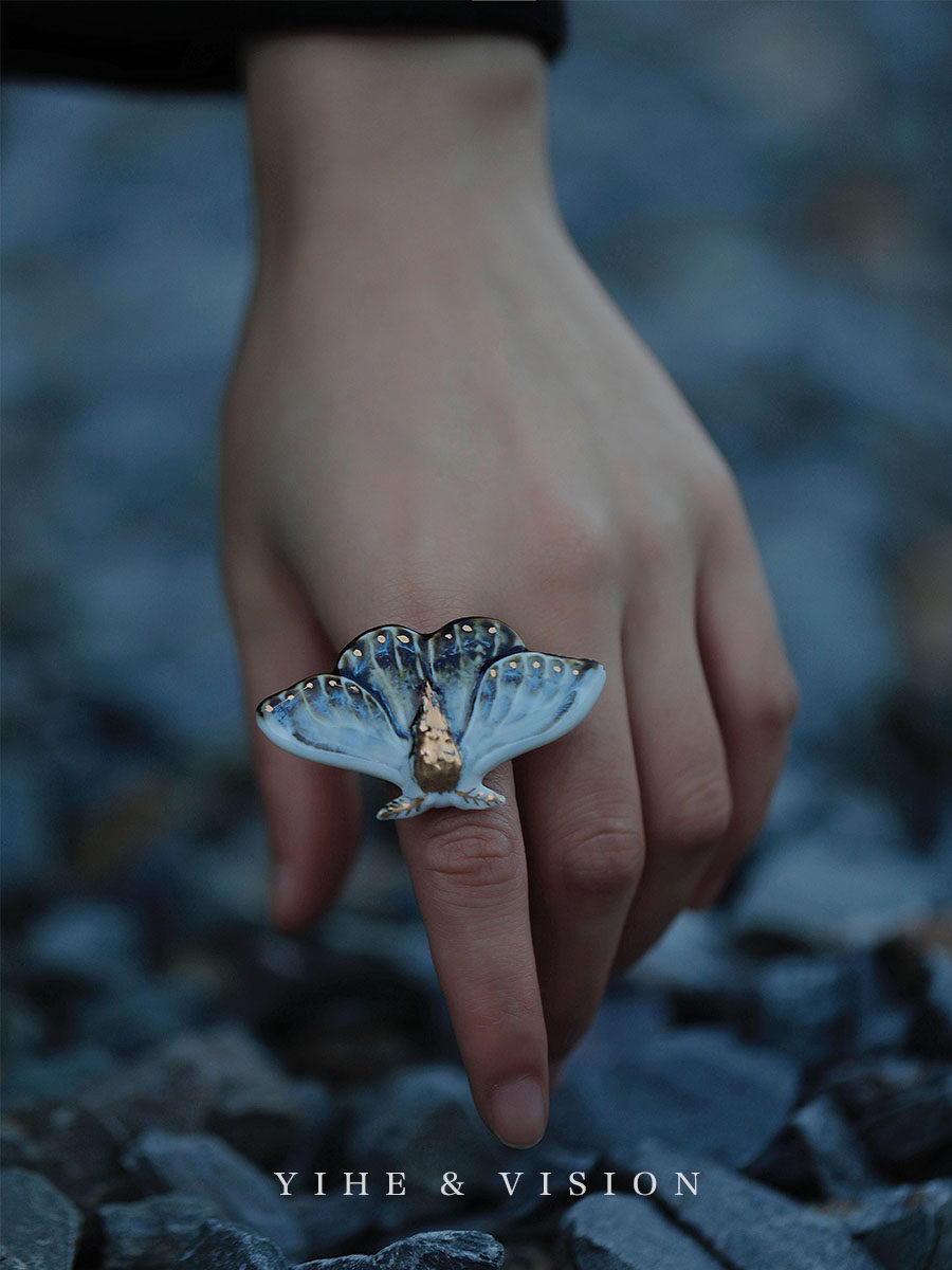 yihe文艺可调戒指镀金陶瓷飞蛾氛围原创超美戒指