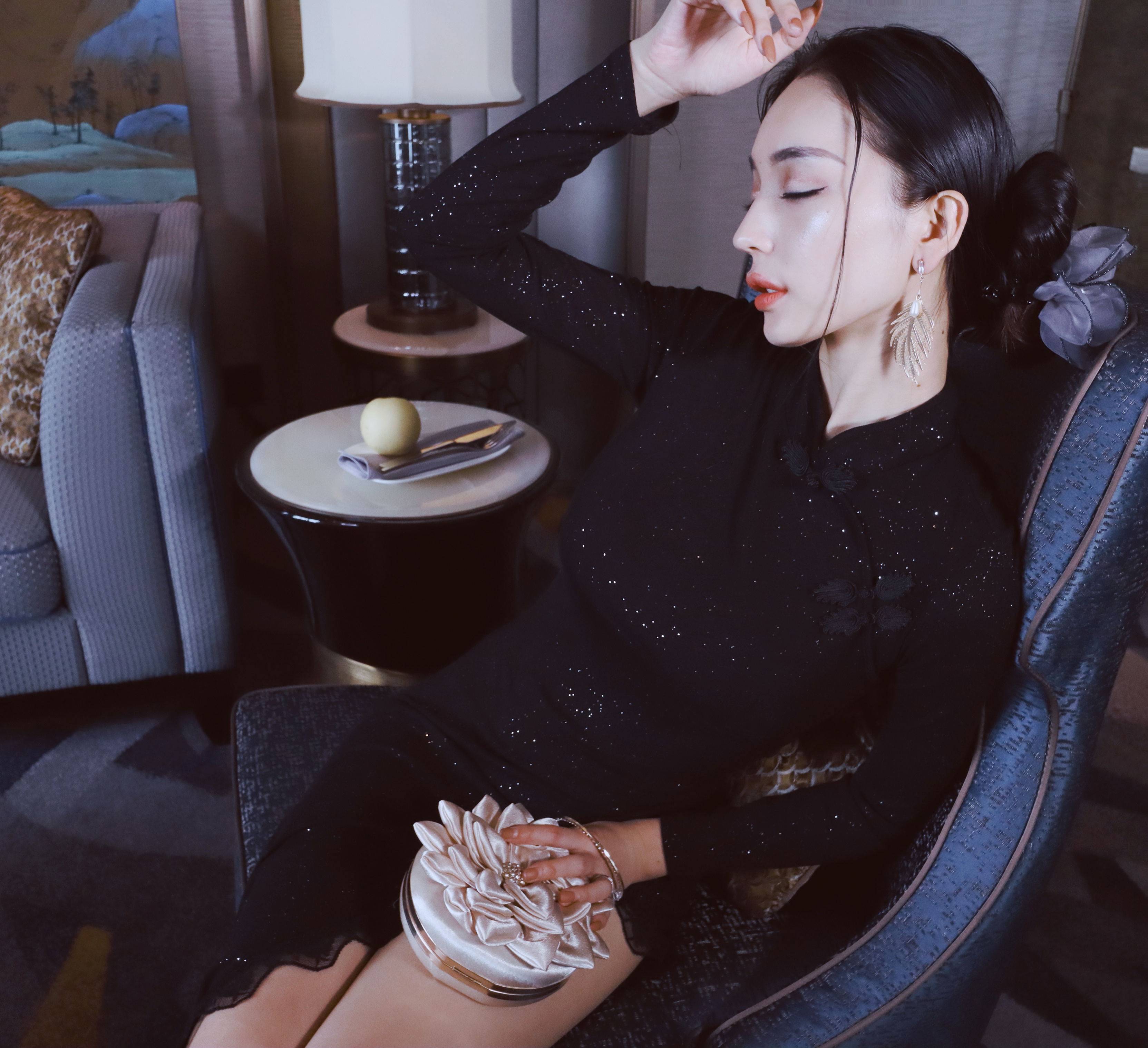 我是卡卡1995修身闪亮开叉旗袍裙2020春秋包臀性感蕾丝打底连衣裙