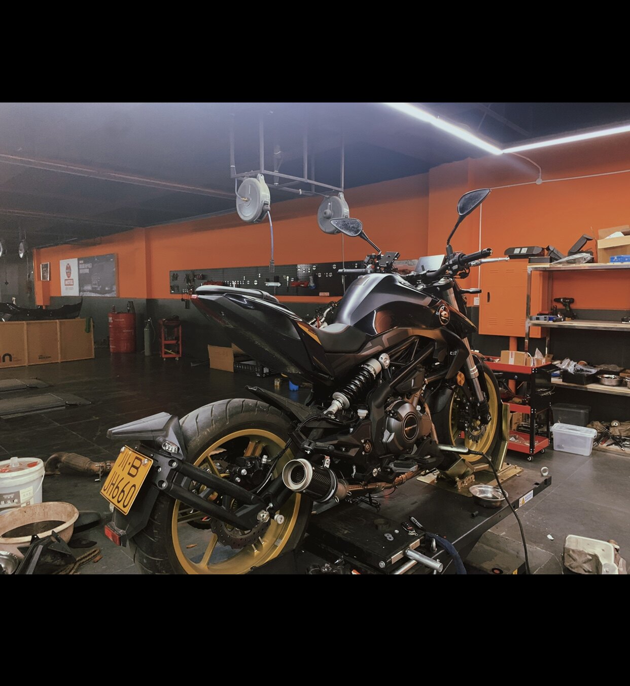 适用小黄黄龙302s摩托车改装中段消音回压排气管摩托车排气管