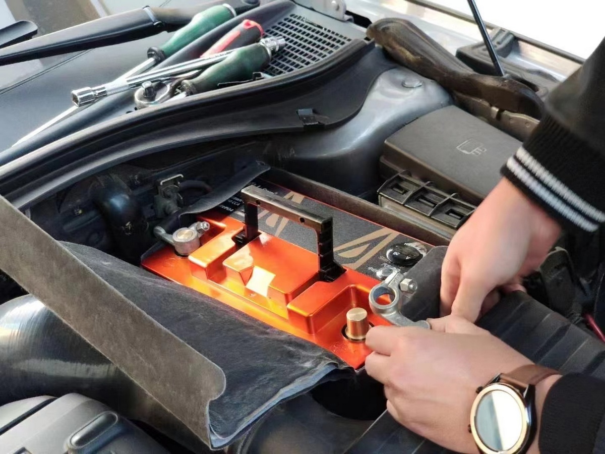 蜜蜂头汽车锂电池 轻量化电瓶 高性能适配本田丰田大众奥迪等 - 爱购