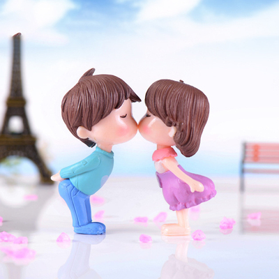 情人节蛋糕装饰情侣亲嘴娃娃可爱男女创意浪漫生日求婚礼物摆件