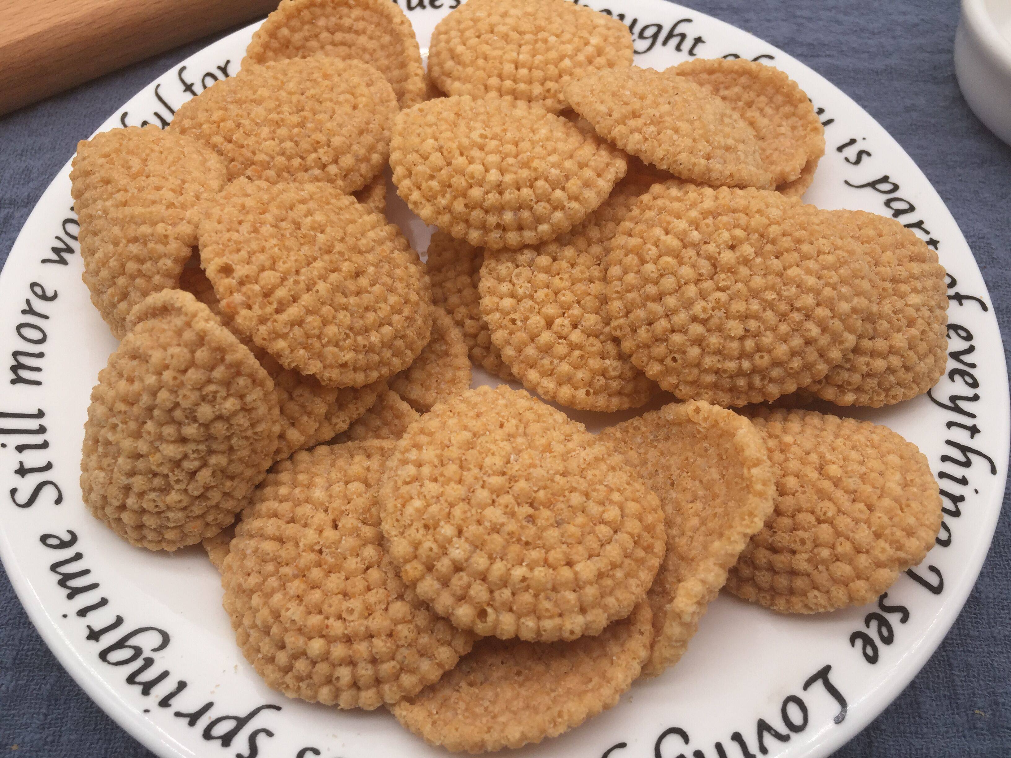 小米锅巴零食膨化食品煎饼手工散装网红农家家米膨化食品