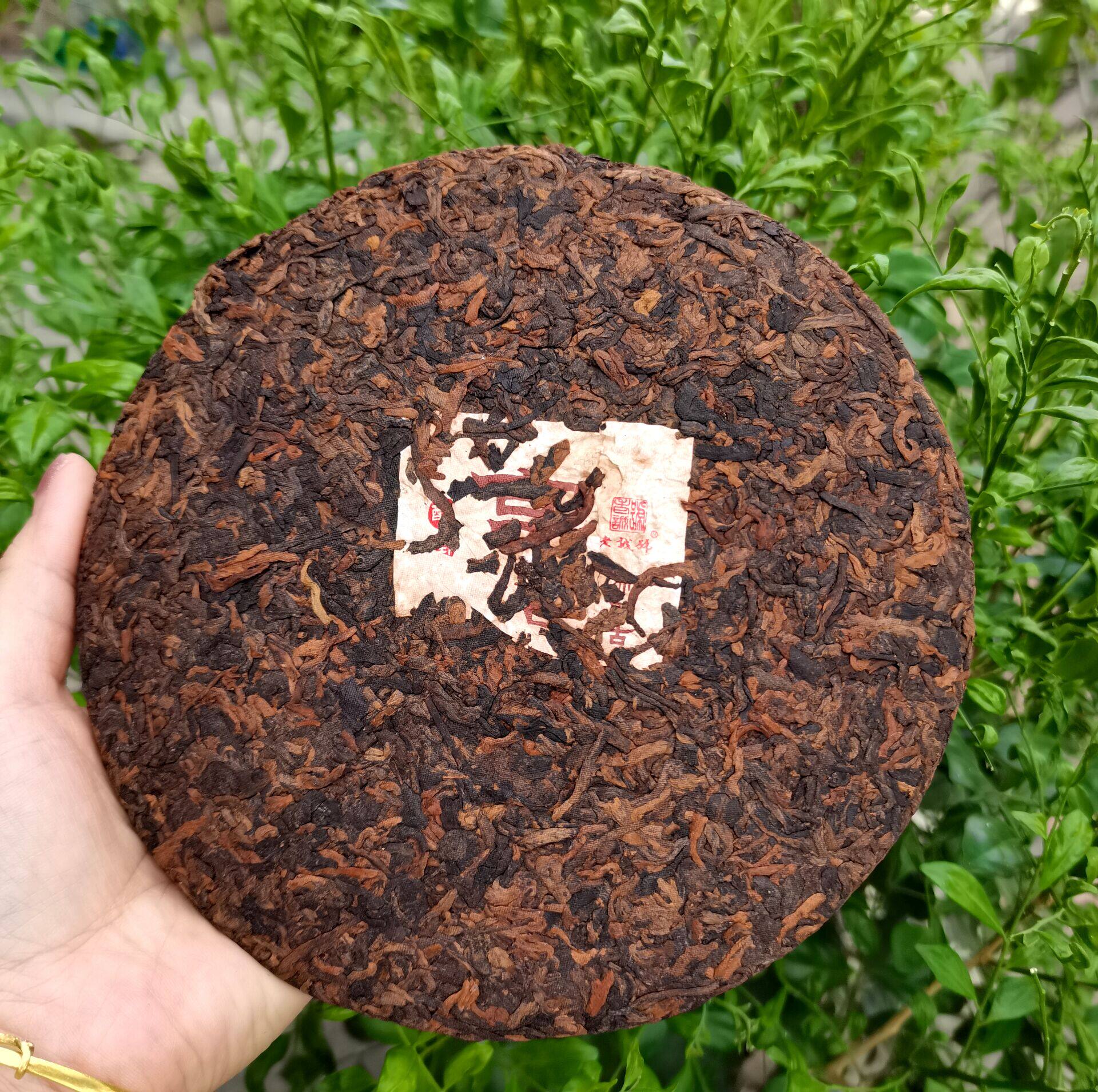 19年老城云南勐海布朗古树宫廷普洱茶熟茶357克普洱