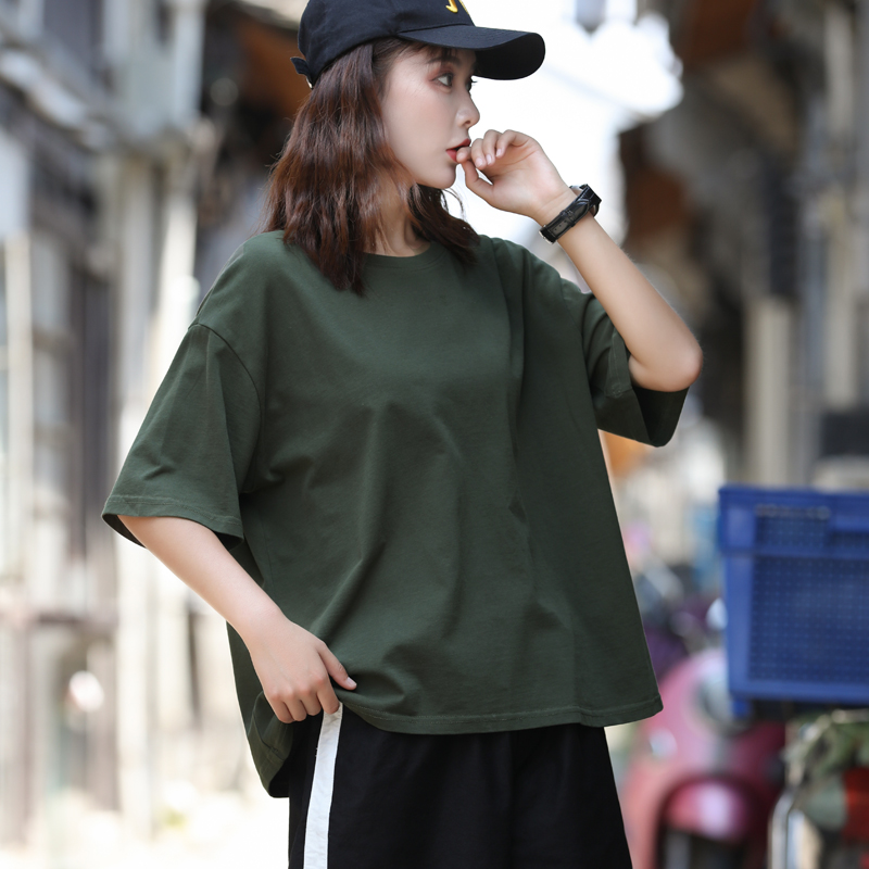 军绿色t恤女夏宽松纯棉短袖2022新款半中袖短款上衣大码体桖胖mm