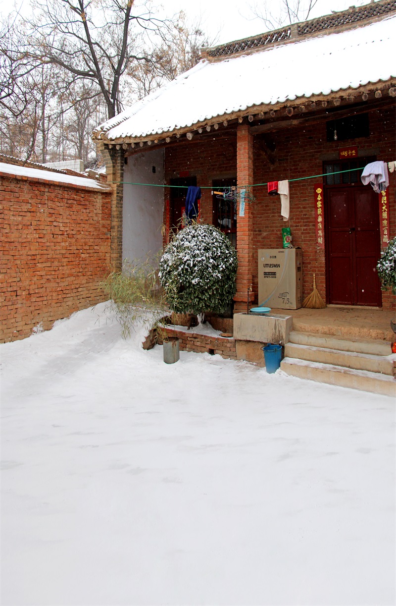 抖音快手主播拍摄视频段子直播背景布农村冬季雪景破旧老院子房屋