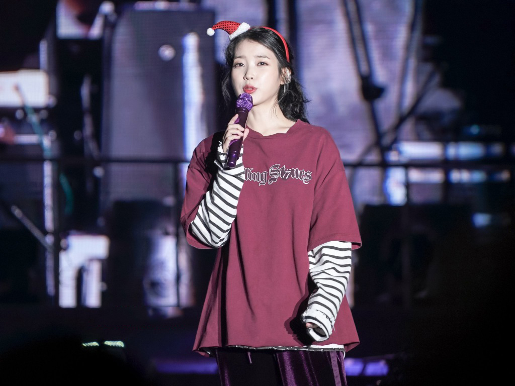 iu李知恩演唱会同款韩版情侣chic圆领宽松半短袖字母印花inst恤女