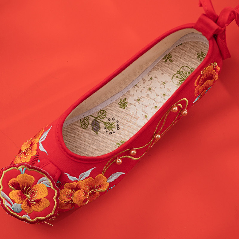 明制汉服婚鞋红色绣花鞋平底秀禾鞋流苏刺绣中国风珍珠新娘鞋子女