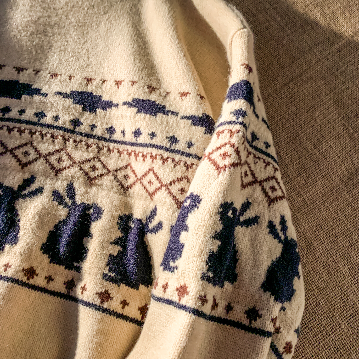 Peterwoo日系复古兔子毛衣秋冬男女小众感设计宽松情侣针织衫