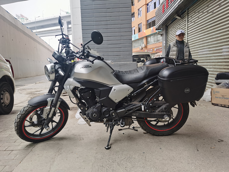 适用于新本cbf190tr边箱190tr后备箱侧箱快拆尾支架改装摩托车尾箱