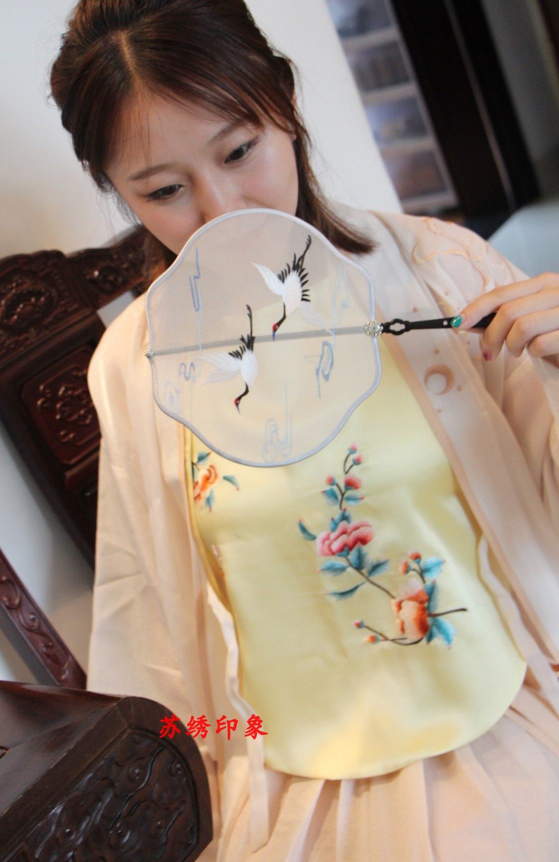 手工刺绣真丝桑蚕蚕丝苏绣绣花肚兜女士贴身肚兜