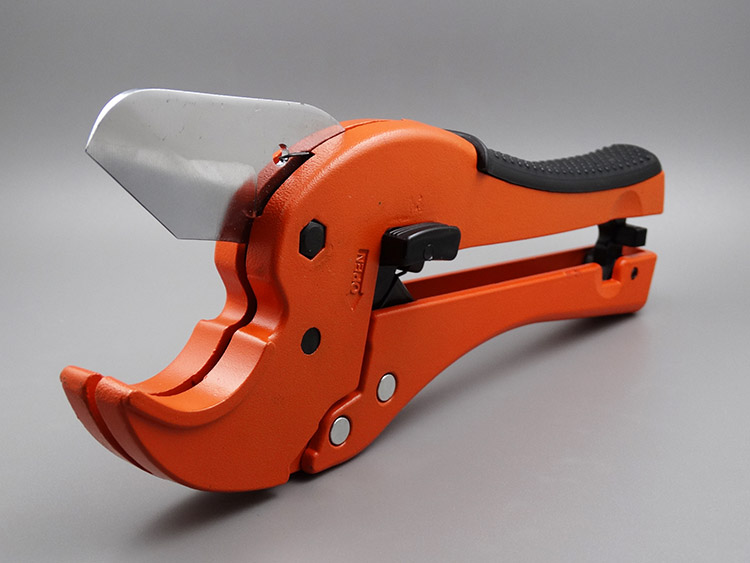 剪刀包邮大鲸蓝鲸pprpe42mm塑料管剪带防滑垫管子割刀