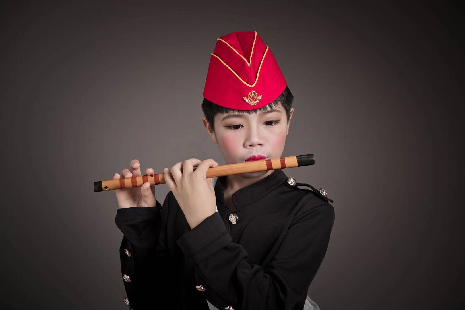 cosplay马奈吹笛子的少年吹笛子少年油画服饰模仿摄影写生假领