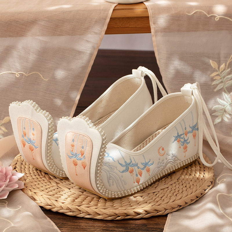 汉服鞋明制古风鞋子女内增高绣花鞋原创平底翘头履云头履百搭宋制