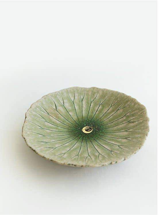 日本进口手作陶莲叶形盘子日式家用冰裂荷叶盘