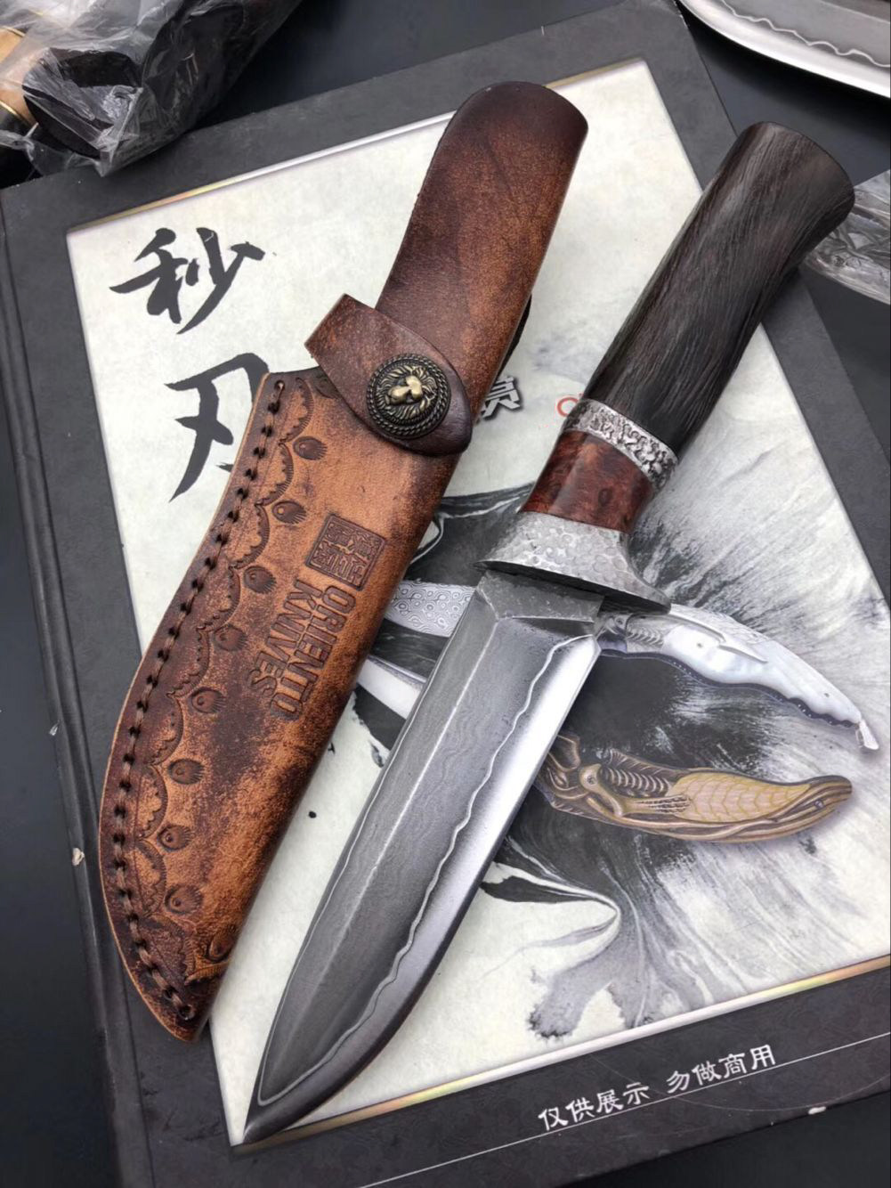 荒野求生户外小刀高硬度锋利直刀手工锻打大马士革钢刀花纹钢刀具