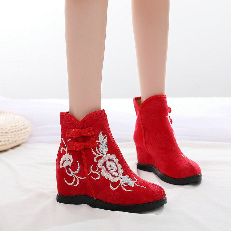 中式婚礼红色秀禾服高跟新娘鞋红布绣花靴复古坡跟女短靴秋冬靴子