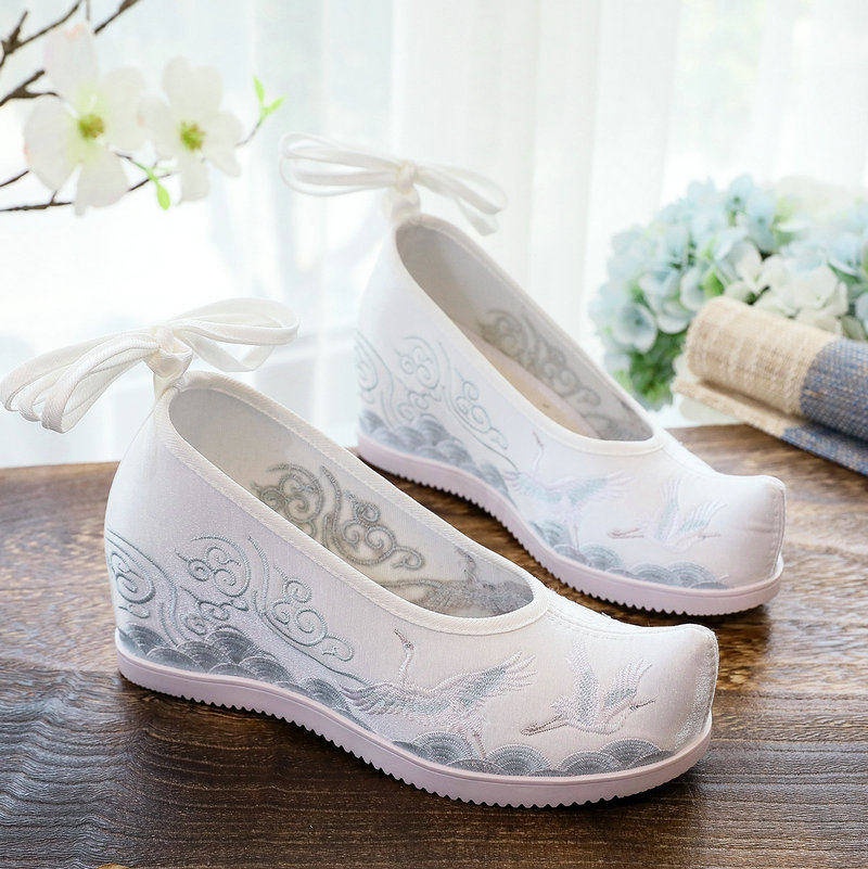 刺绣仙鹤海浪古风汉服古装鞋子内增坡跟绣花布鞋