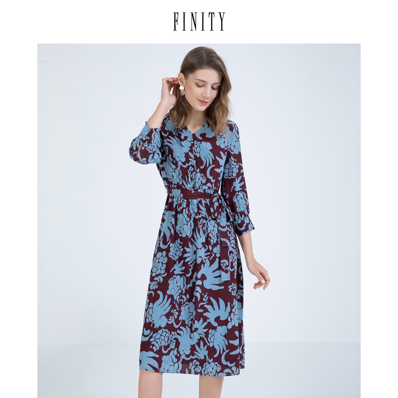 finity2021年春春夏新款时尚连衣裙气质显瘦浅蓝印花连衣裙