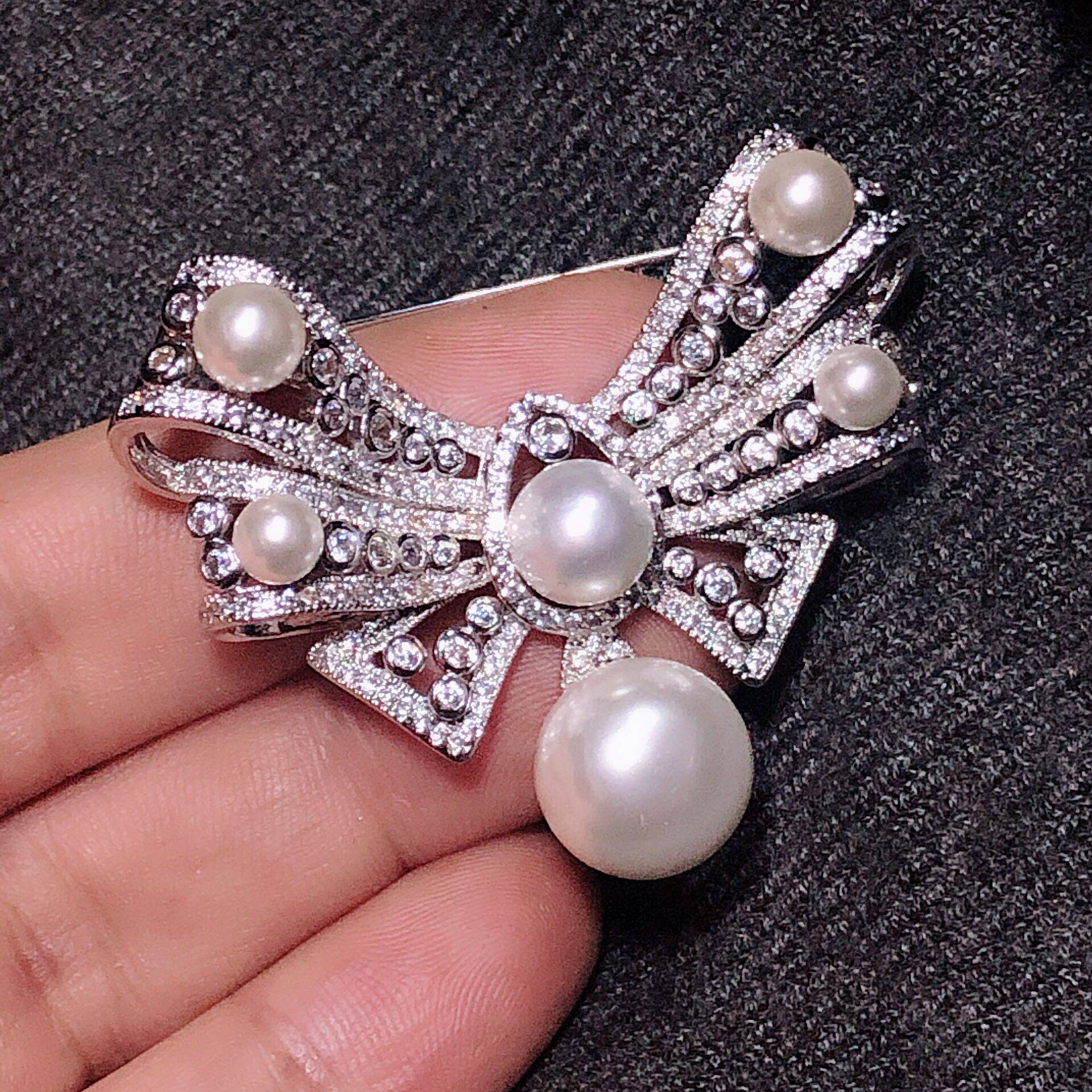 蝴蝶结胸针高档镶嵌珍珠奢华大气镀金唯美美女胸针