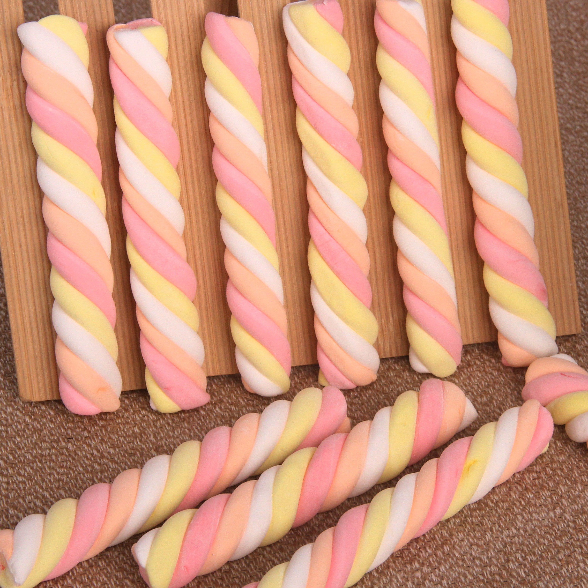 红麦谷1000g装 经典长条棉花糖 麻花型花条草莓味 烧烤蛋糕装饰