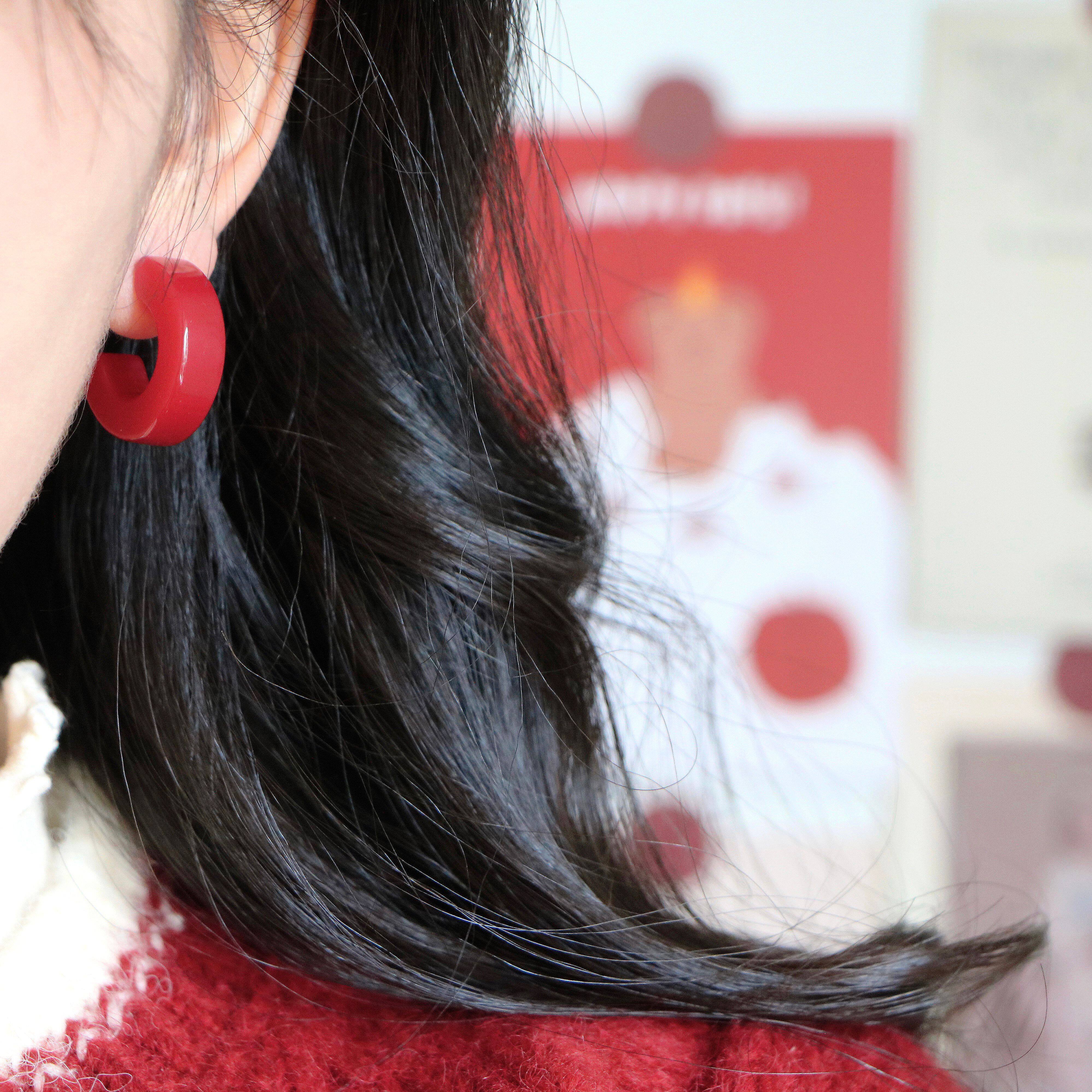 荔夏大红红色形耳圈设计简约百搭通勤显白耳饰耳环