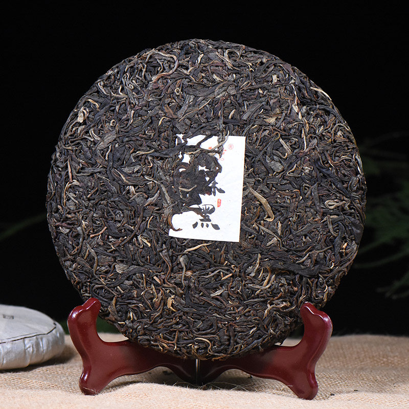 普洱茶茶饼云南南易武麻黑357克饼茶普洱