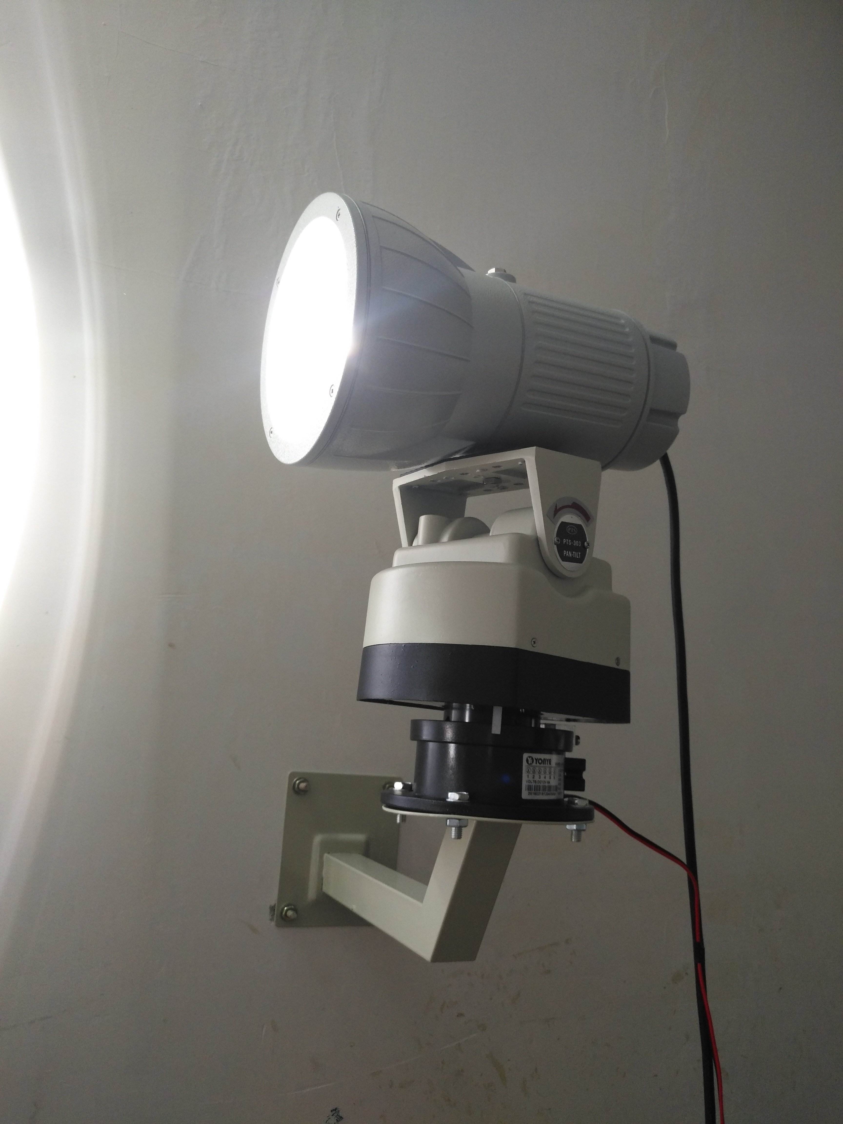 监狱探照灯自动巡航监控搜索220v氙气投光养殖场道路灯具